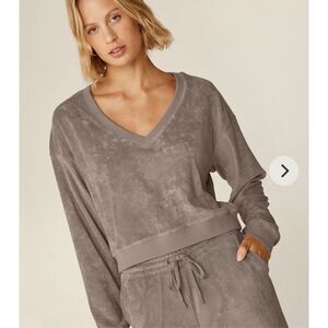 Beyond Yoga Gray V-Neck Sweatshirt